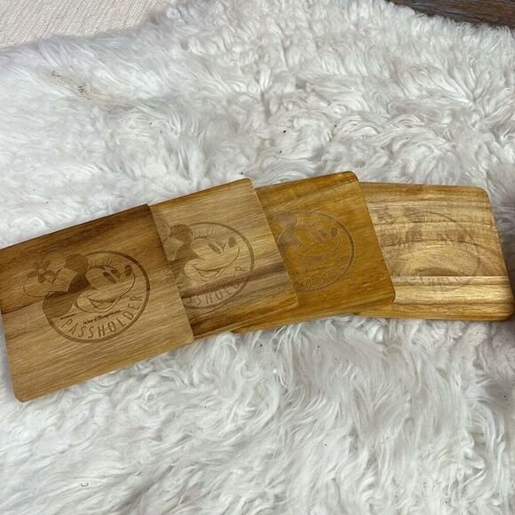Disney Annual Passholder Wooden Coaster Set Minnie Mouse Set of 4 Epcot - Picture 3 of 8